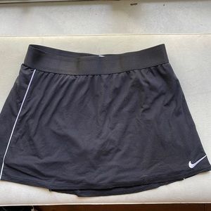 Nike Tennis Skort in Black